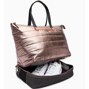 Stella & Dot Crush It Gym Large Travel Tote Weekender Bag Metallic Rose Gold